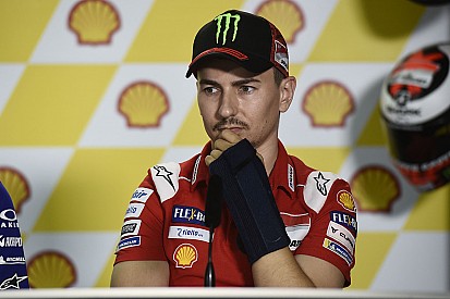 Lorenzo pospone hasta el sábado su decisión de correr en Sepang