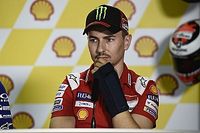 Ducati, ora è ufficiale: Lorenzo rinuncia a correre a Sepang. Al suo posto ci sarà Michele Pirro