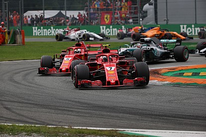 Hamilton: "Ben verbaasd dat Ferrari geen teamorders gebruikt"