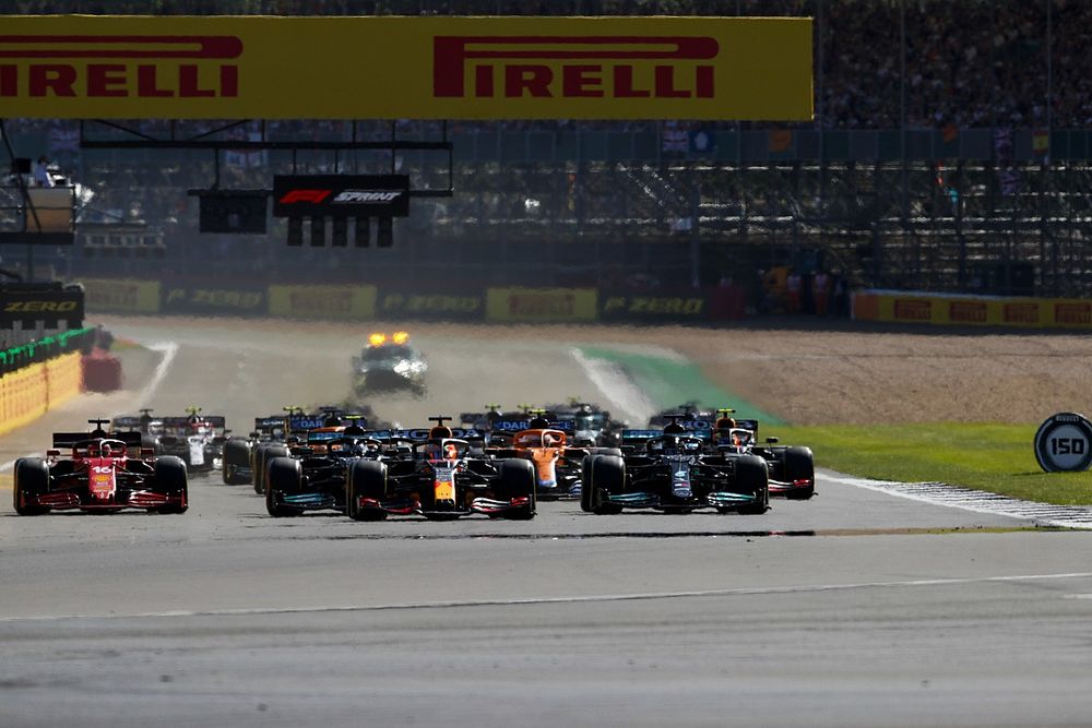 Inicio de la carrera Sprint, Lewis Hamilton, Mercedes W12, Max Verstappen, Red Bull Racing RB16B, Valtteri Bottas, Mercedes W12, Charles Leclerc, Ferrari SF21