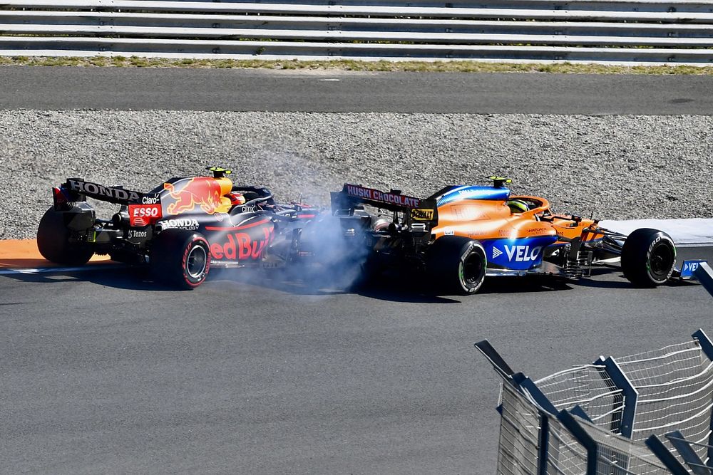 Lando Norris, McLaren MCL35M, Sergio Perez, Red Bull Racing RB16B