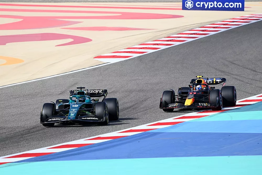 Lance Stroll, Aston Martin AMR22, Sergio Perez, Red Bull Racing RB18