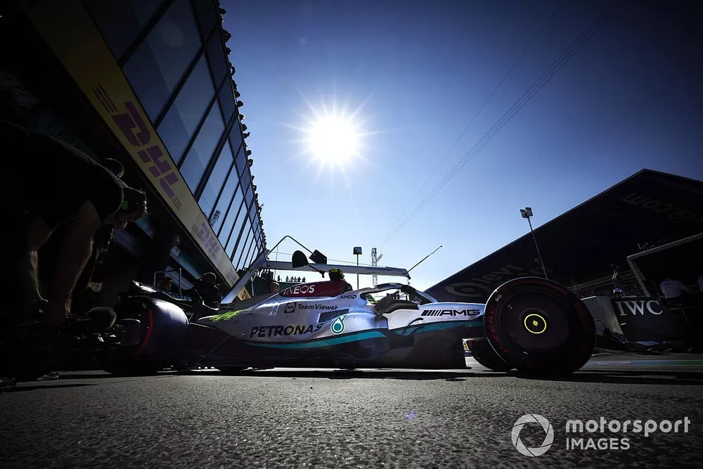 Lewis Hamilton, Mercedes W13, leaves the garage