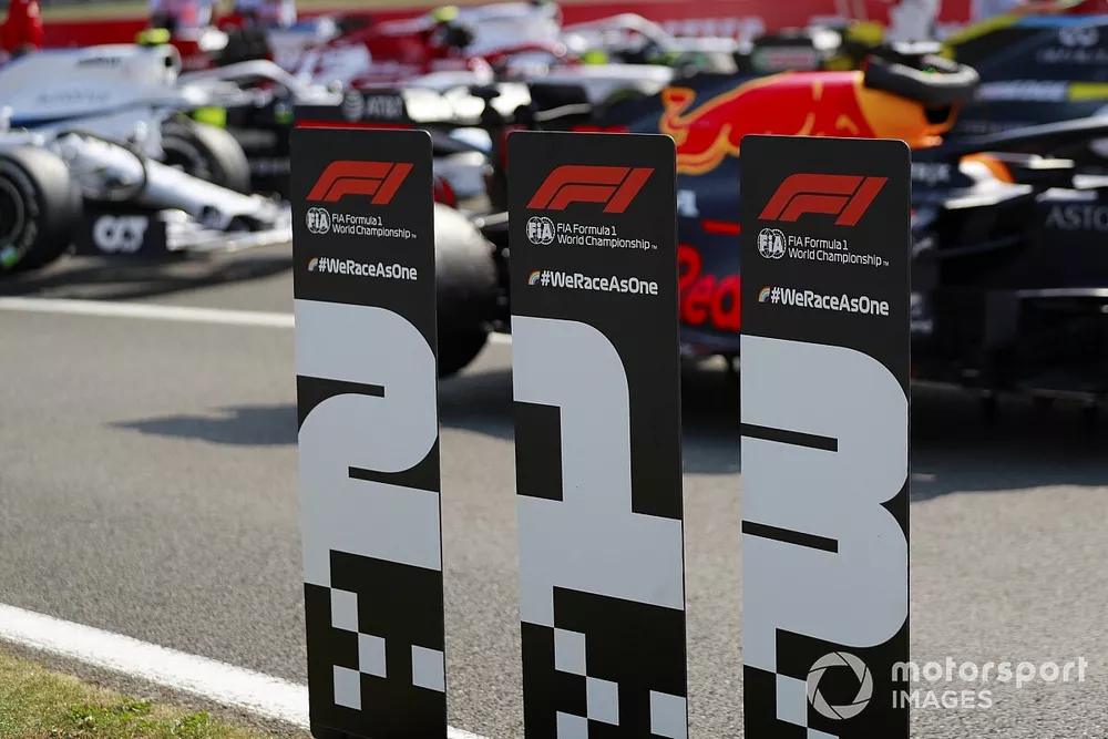 Position markers in Parc Ferme