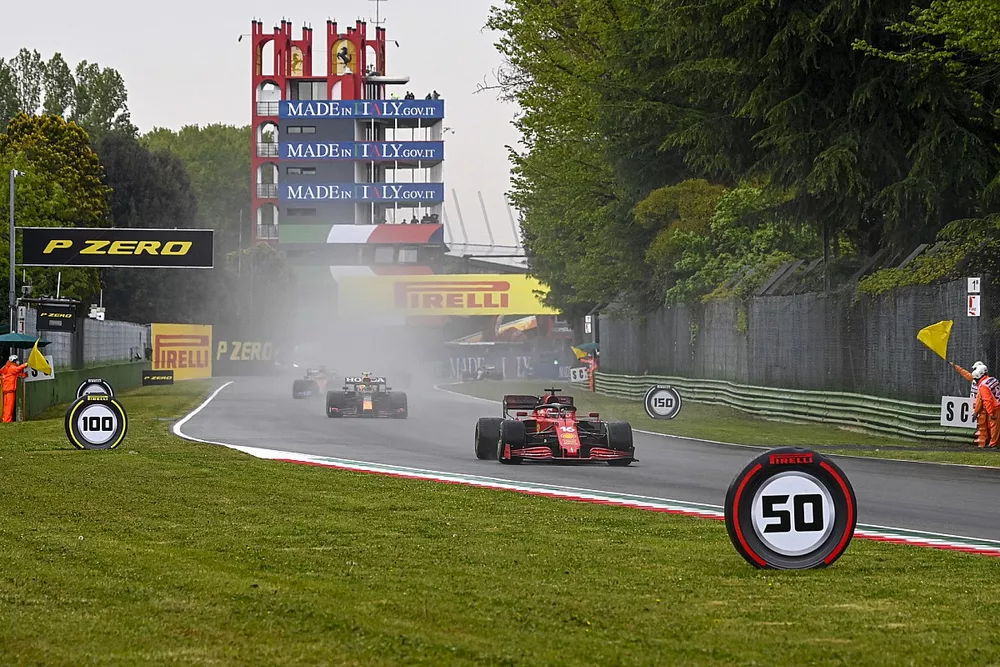 Charles Leclerc, Ferrari SF21, Sergio Perez, Red Bull Racing RB16B