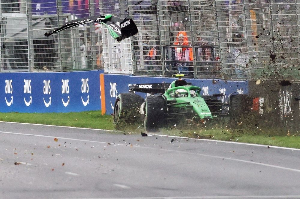 Gabriel Bortoleto, Sauber crash
