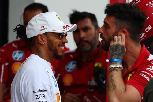F1: Hamilton rejeita preocupação com haters ao falar sobre adaptação na Ferrari