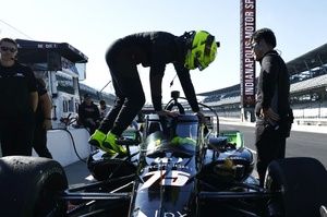 Mick Schumacher est&aacute; "muy abierto" a explorar un futuro en IndyCar tras la prueba con RLL