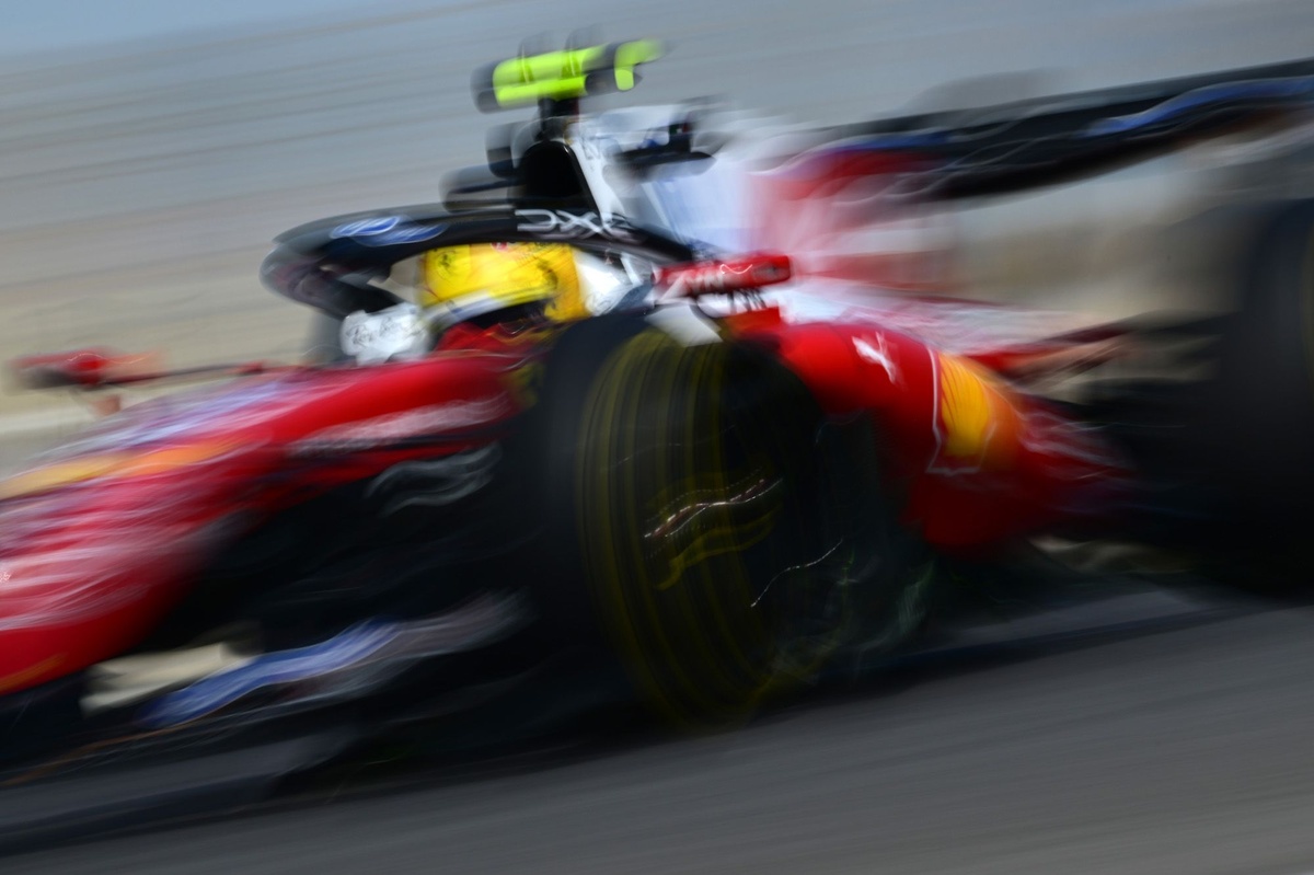 Ferrari et Hamilton terminent sur un drapeau rouge, Mercedes avec les meilleurs temps