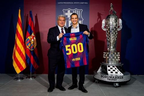 Palou, homenajeado por el Bar&ccedil;a, reafirma su futuro en la IndyCar sobre la F1