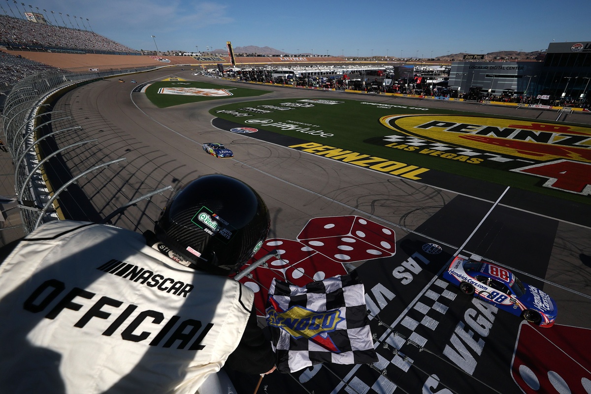 NASCAR O’Reilly: Larson surge no fim e vence em Las Vegas