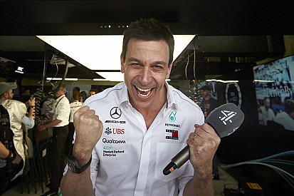 Wolff: "I problemi alle gomme non dipendono dal mancato uso dei cerchi forati"