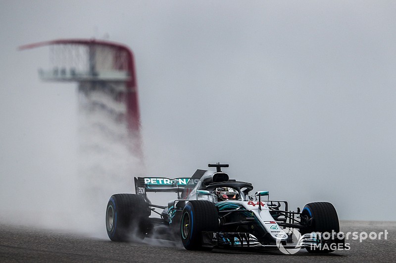 Hamilton snelste tijdens natte eerste training in Austin, Verstappen derde