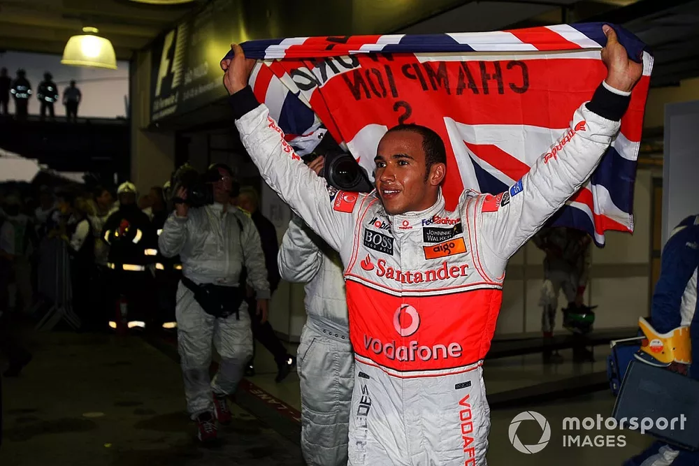 Lewis Hamilton, McLaren fête son titre de Champion du monde dans le Parc Fermé
