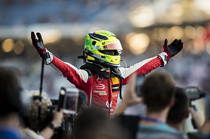 Schumacher: Bir sonraki adımı dikkatlice atacağım
