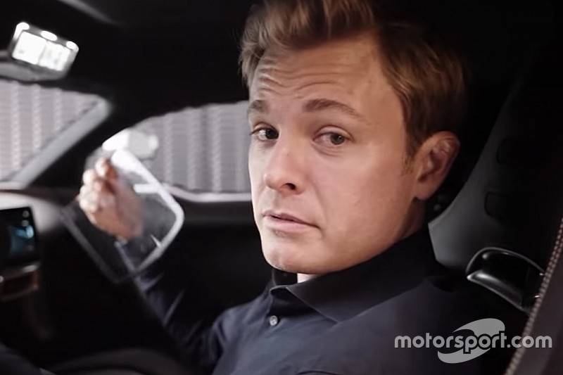 Rosberg nem felejtett el vezetni: rendesen meghajtotta a Porschét Silverstone-ban! (videó)