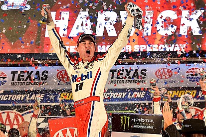 Harvick domina prova no Texas e garante vaga na final da NASCAR