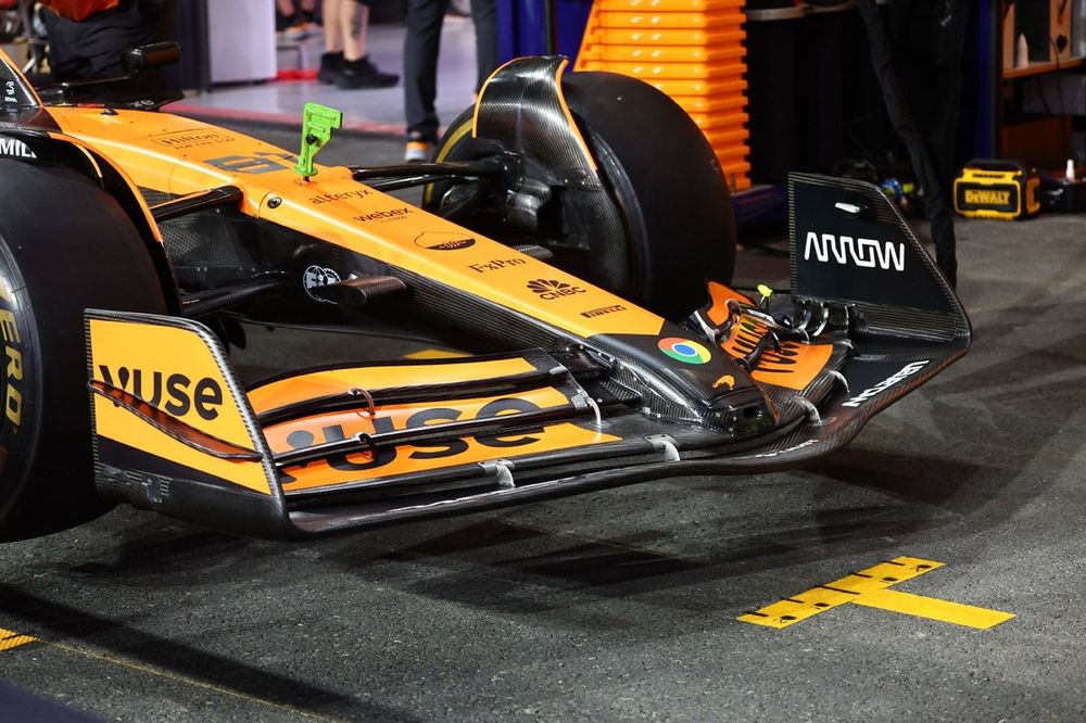 Detalhe da asa dianteira do McLaren MCL38