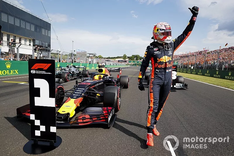 Ganador de la pole  Max Verstappen, Red Bull Racing celebra en Parc Ferme 
