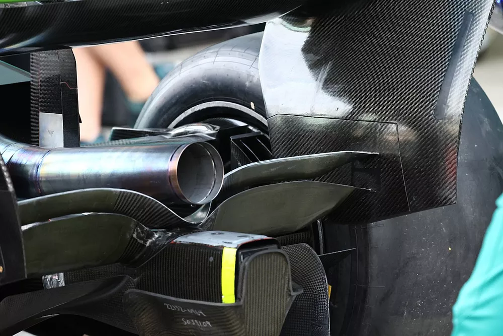 Detalle del aler&oacute;n trasero del Aston Martin AMR22