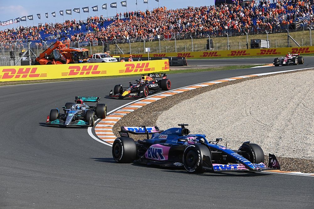 Fernando Alonso, Alpine A522, George Russell, Mercedes W13, Max Verstappen, Red Bull Racing RB18