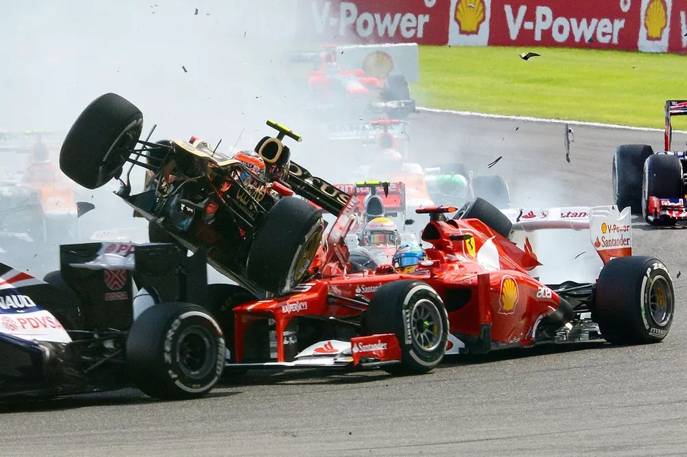 Romain Grosjean, Lotus E20 sobre Fernando Alonso, Ferrari F2012