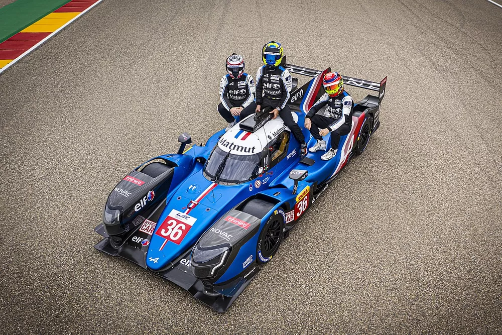 Andr&eacute; Negr&atilde;o, Nicolas Lapierre et Matthieu Vaxiviere avec l'Alpine A480 LMP1