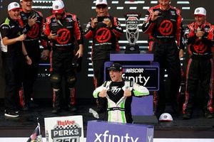 NASCAR Xfinity: Em Iowa, Mayer garante primeira vitória de 2025