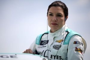 Katherine Legge responde a las amenazas de muerte que recibió en las redes