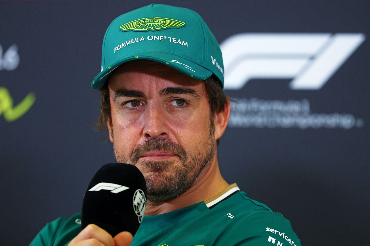 フェルナンド・アロンソ直筆サイン入り超大型写真…Fernando Alonso フェルナンド・アロンソ直筆サイン入り超大型写真…Fernando