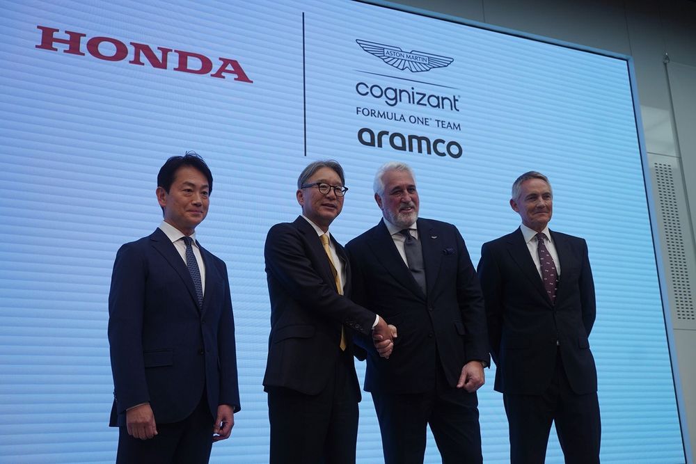 Lawrence Stroll, Toshihiro Sanbe, Presidente e CEO da Honda Motor, Koji Watanabe, Presidente da Honda Racing Corporation, Martin Whitmarsh