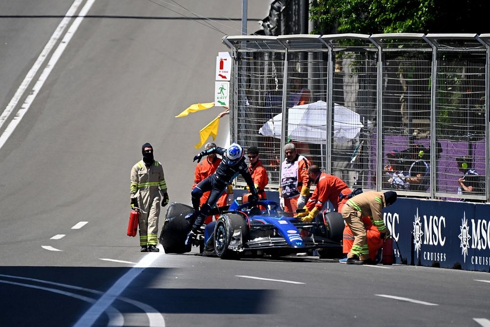 Logan Sargeant, Williams FW45, is assisted by marshals after crashing out of the Sprint Shootout