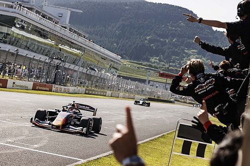 Lawson no piensa, por ahora, en ser el reemplazo de De Vries en F1