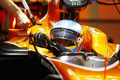 McLaren: Бак Алонсо в Мельбурні був повністю сухим!