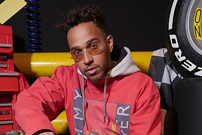 Hamilton, aki már a divatszakmában is top-kategória?