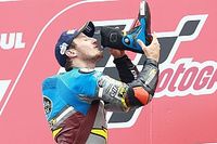 Un vacile a Honda tras multa, la historia del 'shoey' de Miller