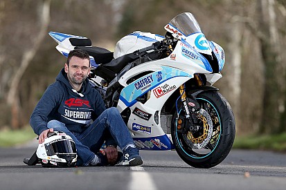 William Dunlop muere en un accidente en la Skerries 100