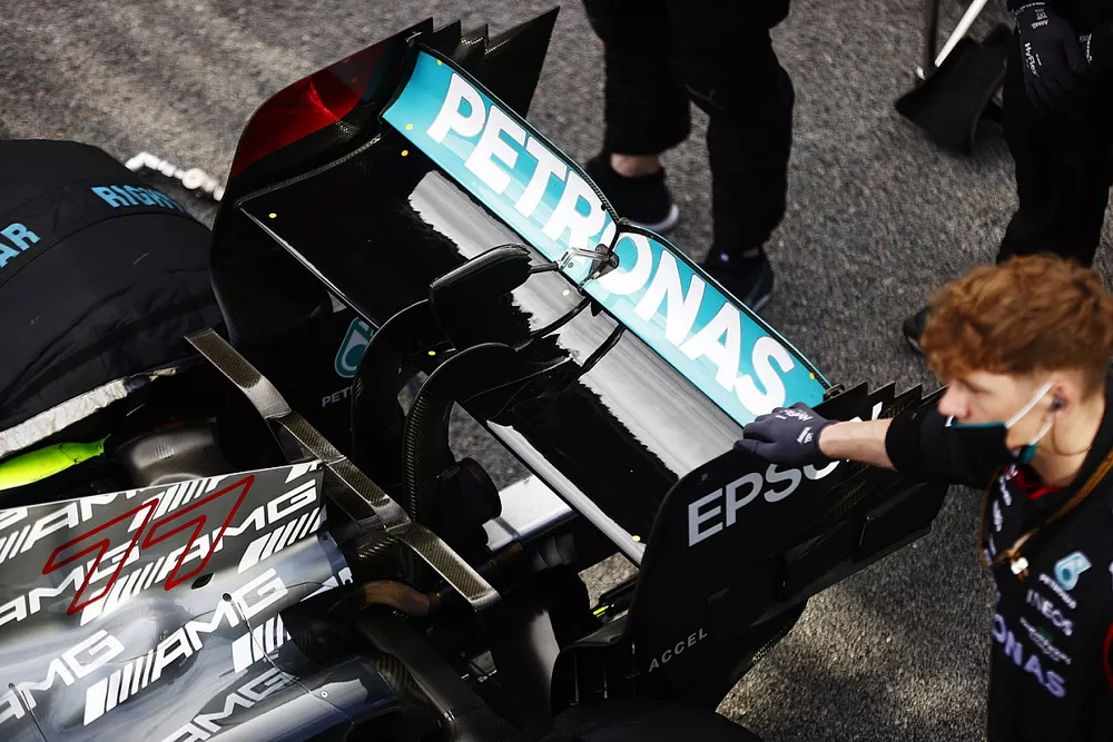 Rear wing on the car of Valtteri Bottas, Mercedes W12