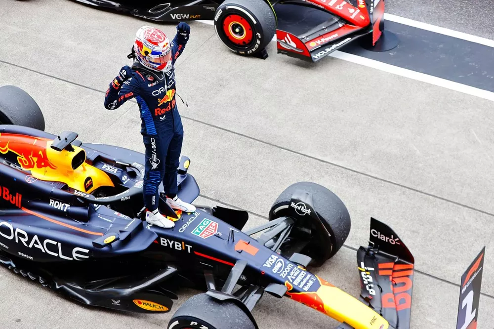 Max Verstappen, Red Bull Racing, vainqueur, arrive dans le parc ferm&eacute;