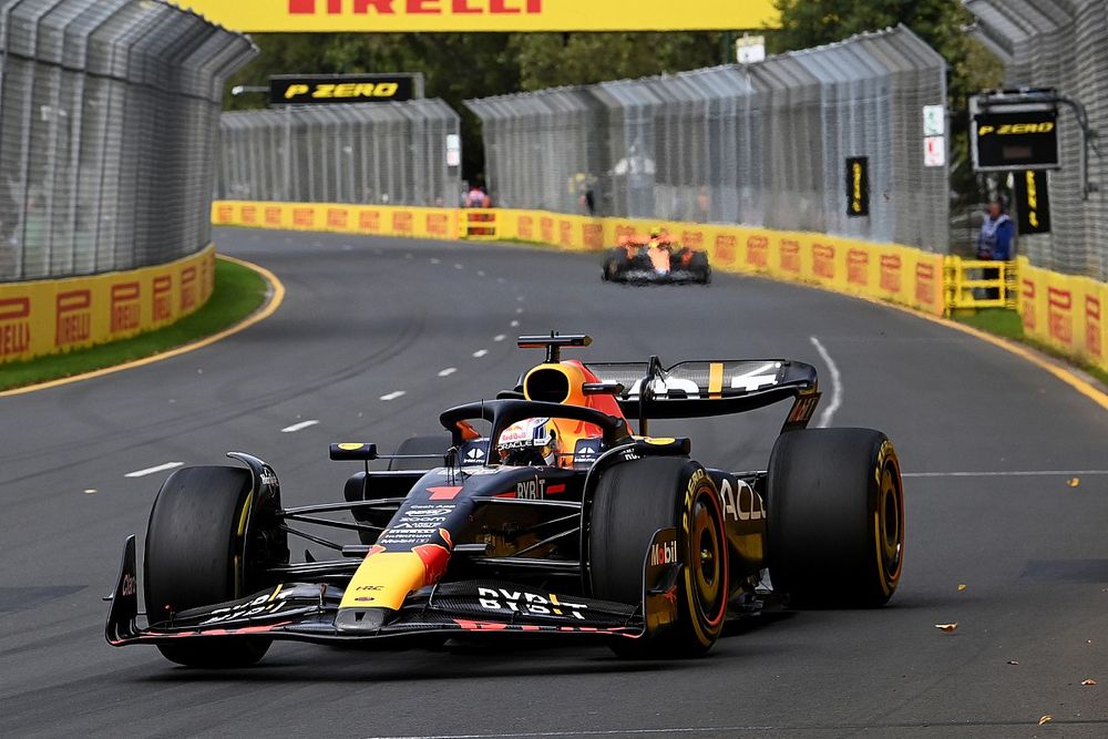 Max Verstappen, Red Bull Racing RB19, Lando Norris, McLaren MCL60