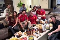 Los M&aacute;rquez y Sainz sufrieron juntos el partido de Espa&ntilde;a