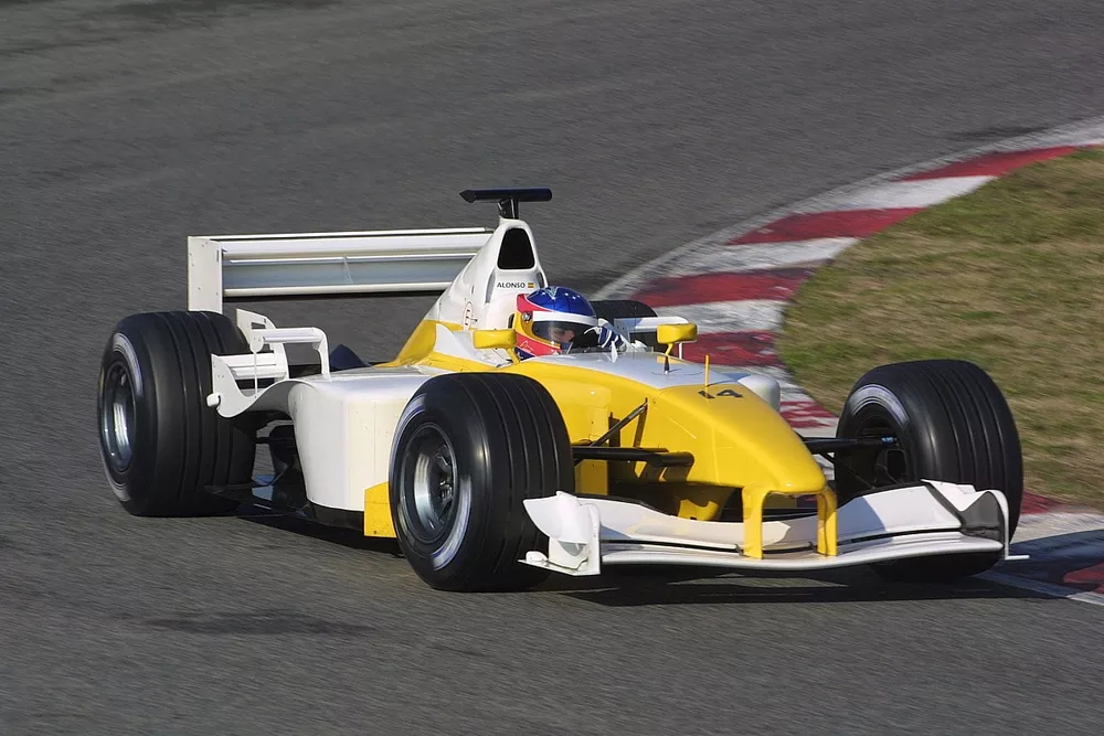 Fernando Alonso (ESP) Renault F1 Formula 1 Testing, 11 January 2002, Barcelona, Spain, Circuit de Catalunya. DIGITAL IMAGE