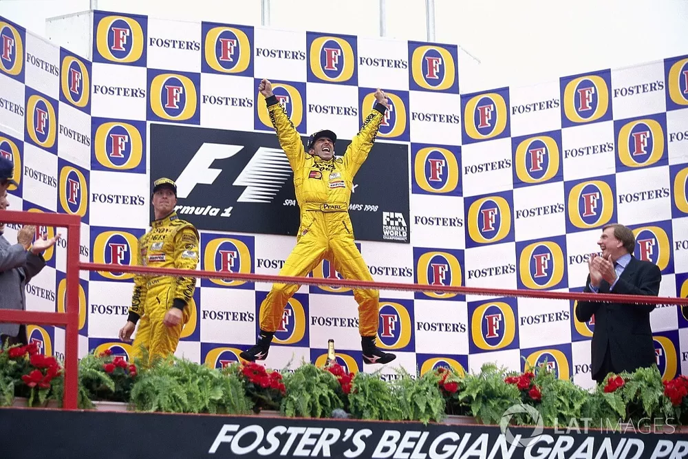 Podium: Race winner Damon Hill, Jordan 198, second place Ralf Schumacher, Jordan 198