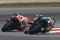 MotoGP: Por que 'chute' entre Rossi e Márquez na Malásia ainda divide fãs 10 anos depois