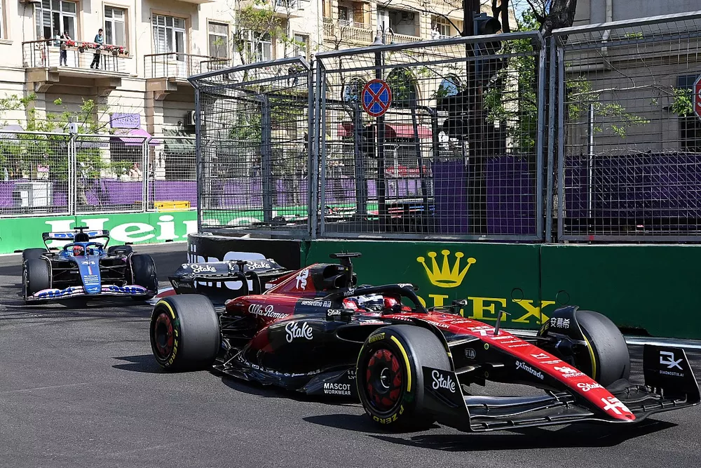 Valtteri Bottas, Alfa Romeo C43, Esteban Ocon, Alpine A523