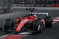 F1: Leclerc explica por que não parou no último safety car e comenta embate com Verstappen