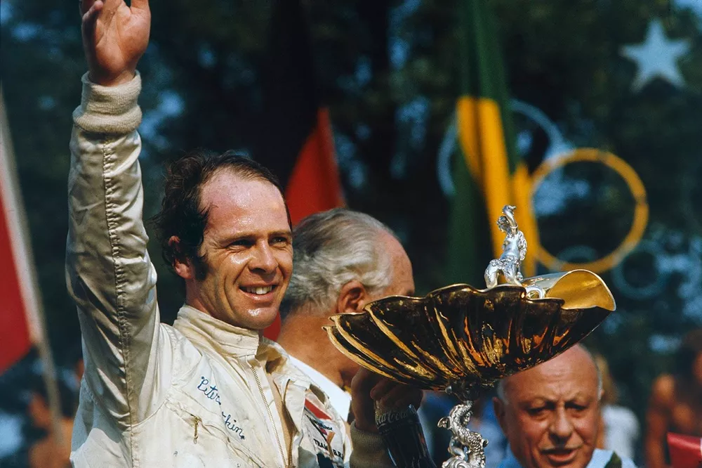 Race Winner Peter Gethin, McLaren M14A Ford