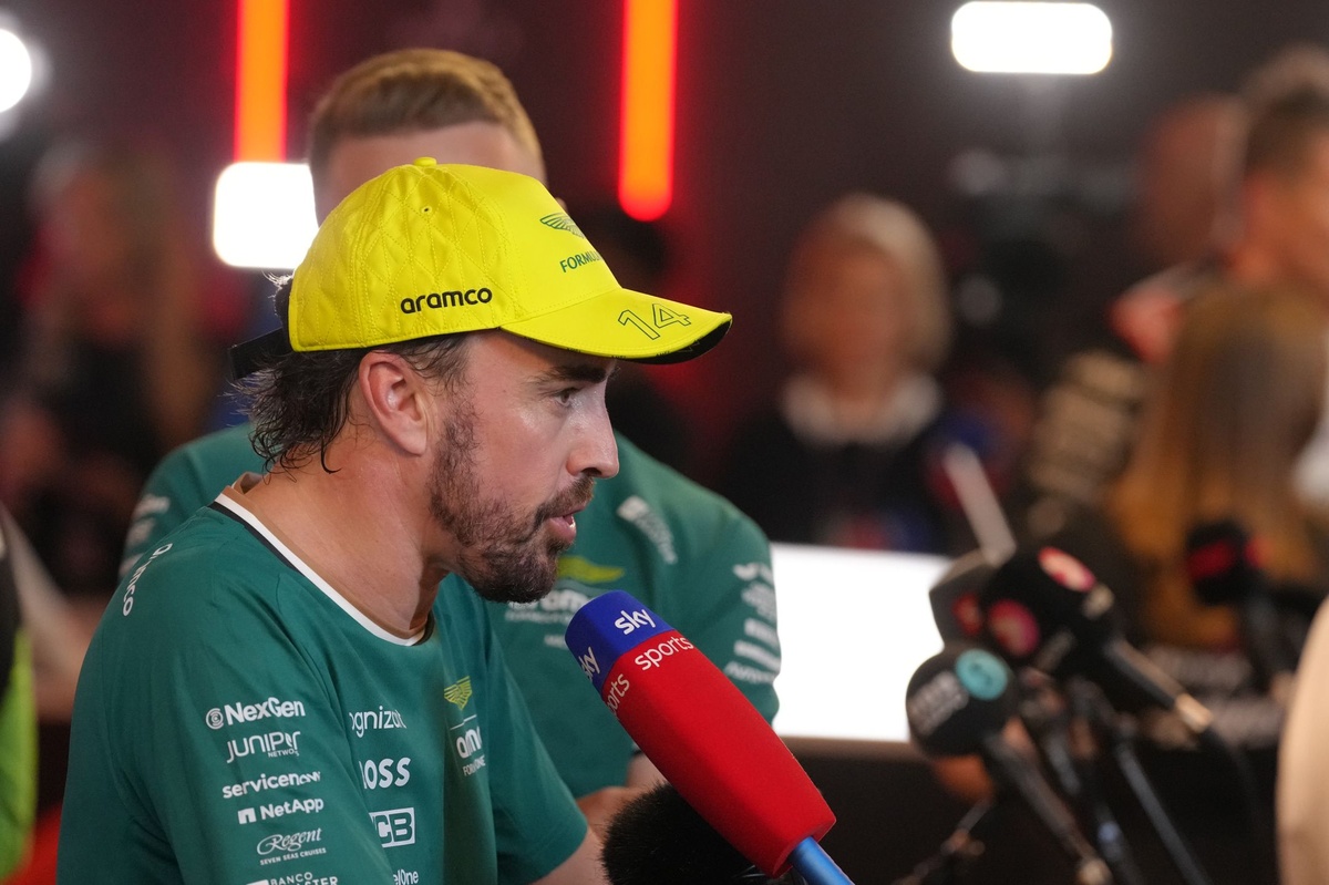 ★貴重★アロンソ400戦記念オフィシャル・ピンズ　ALONSO 400 PINS アロンソ、2024年シーズン終盤は肩の怪我と戦っていた「年齢は