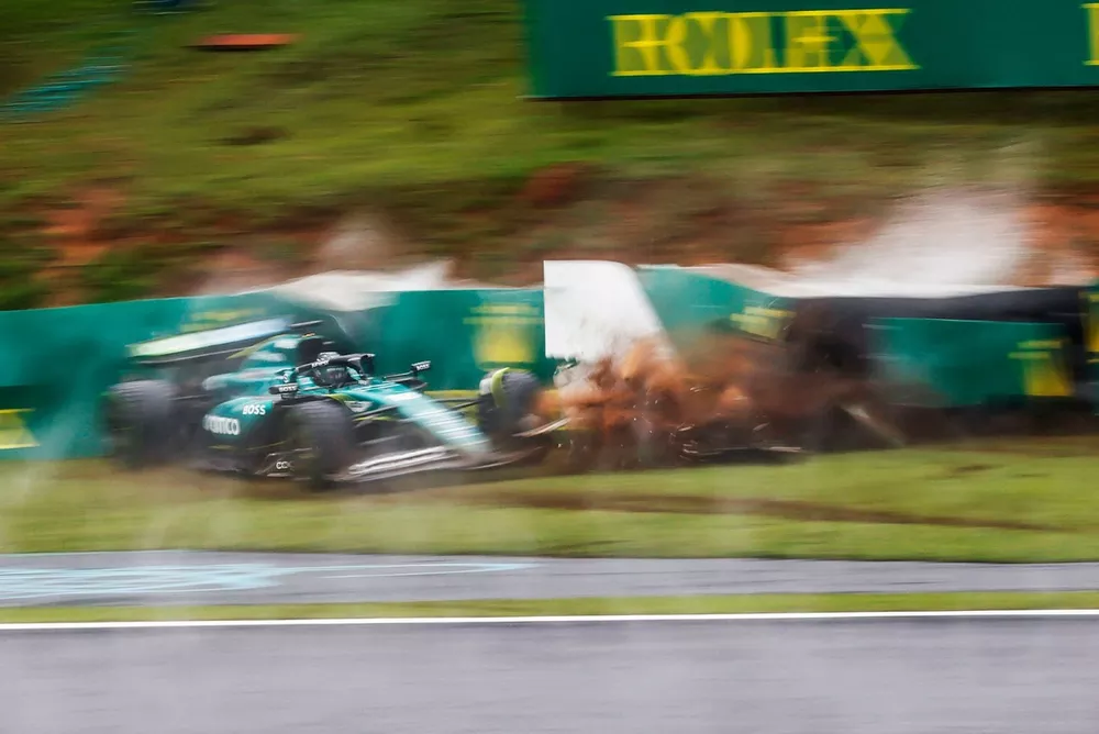 Lance Stroll, Aston Martin AMR24, crashes out
