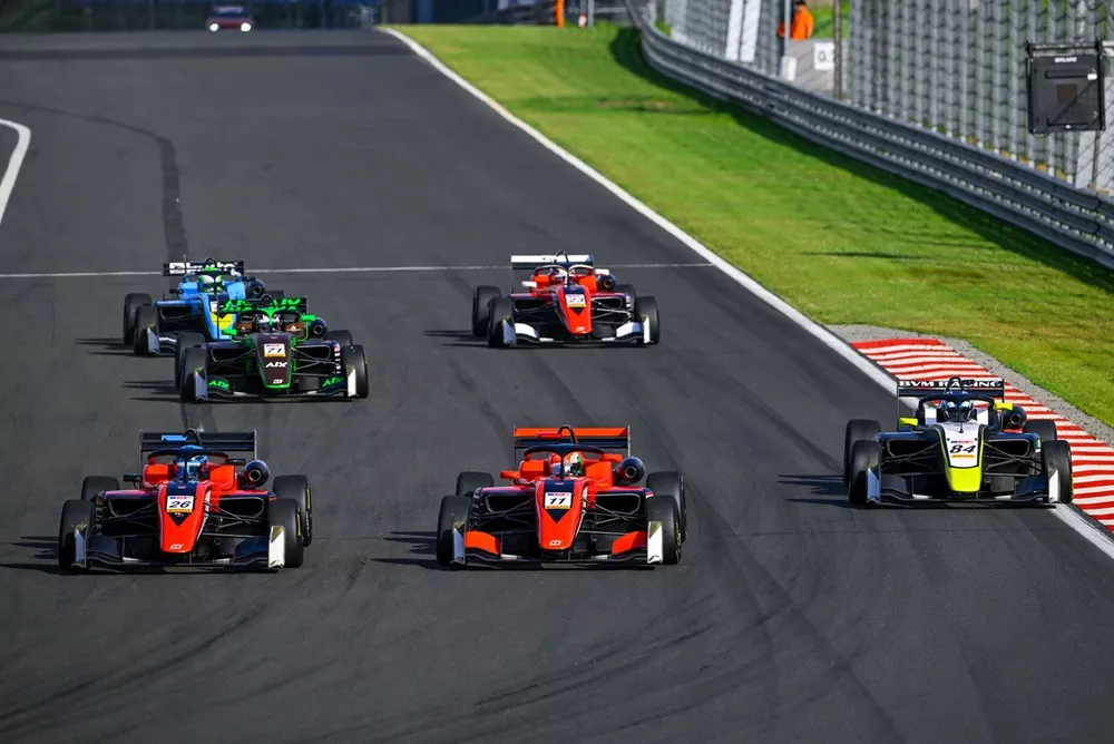 Euroformula Open start action